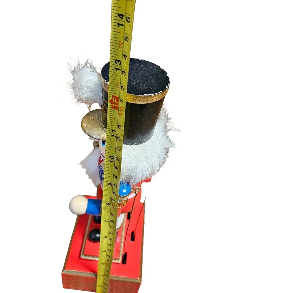 St. Nicholas Square‎ Wooden Nutcracker Soldiers Christmas Music Box 12 in VTG